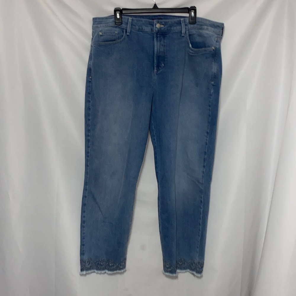 NYDJ CLARISSA ANKLE Blue Cropped Jeans with EMBROIDERED Detail RAW HEM  SIZE 18W - Picture 5 of 10